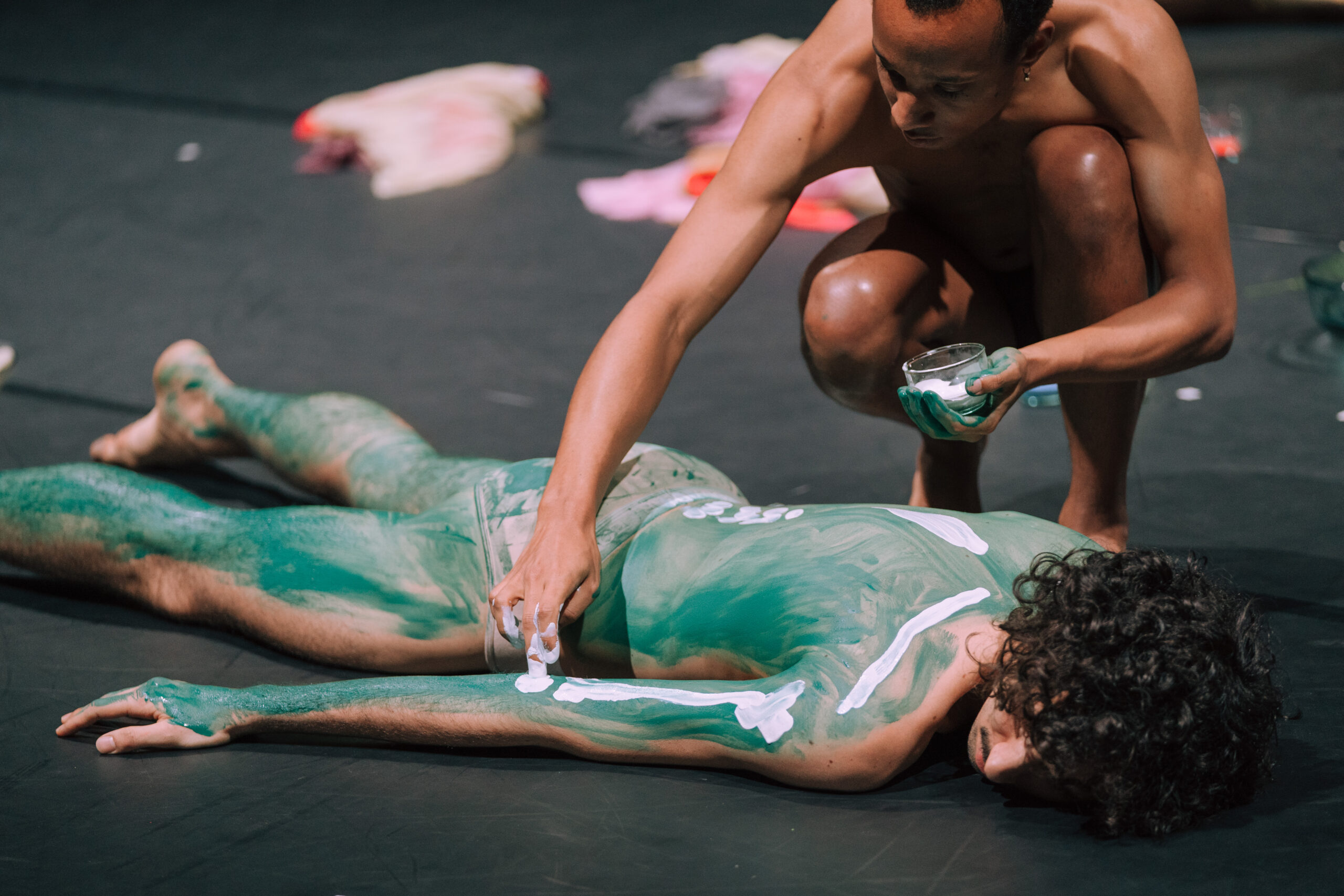 Keskustelu Michiel Vandevelden ja Kerstin Schrothin välillä