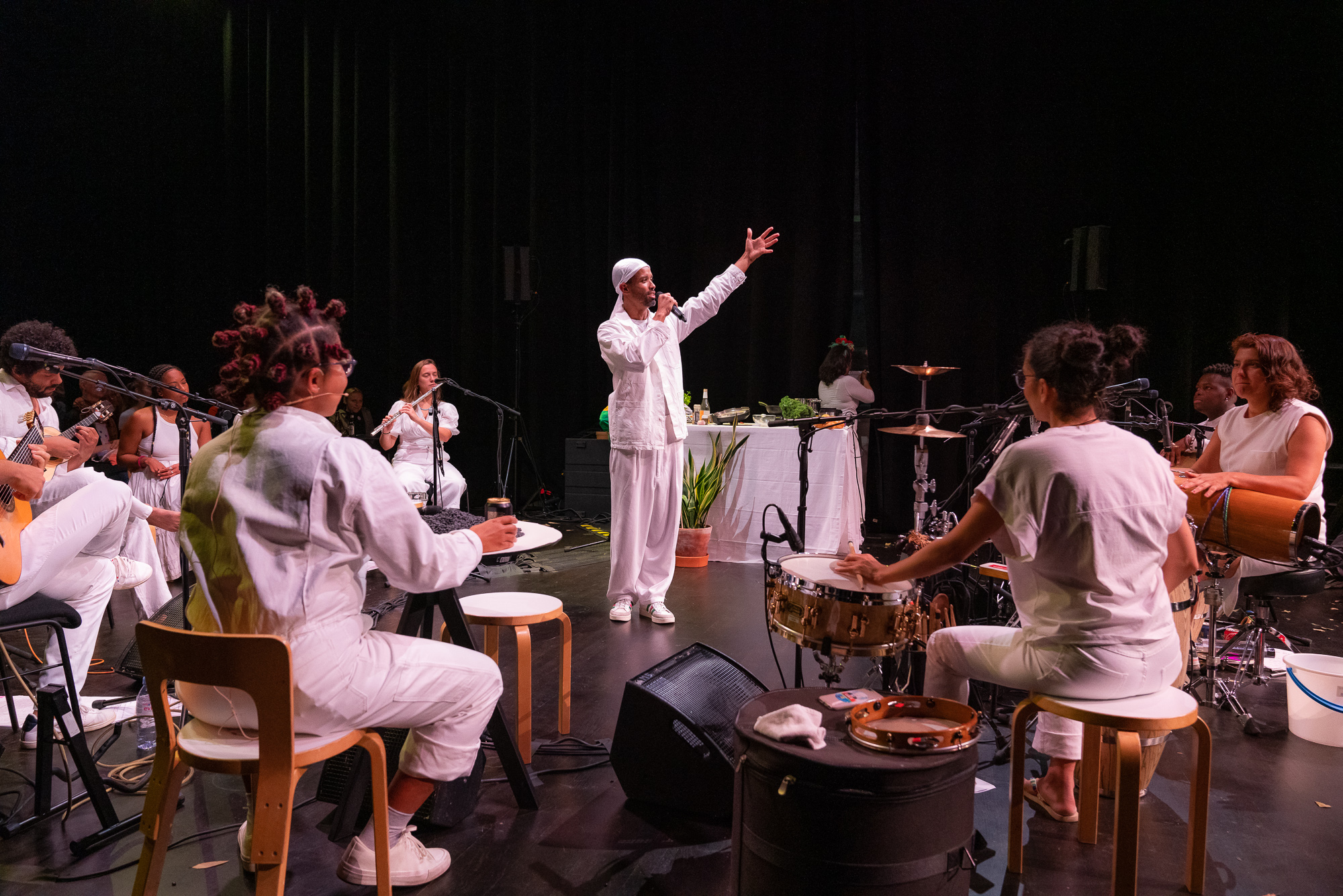 Keskustelu Calixto Neton ja Kerstin Schrothin välillä teoksesta Feijoada