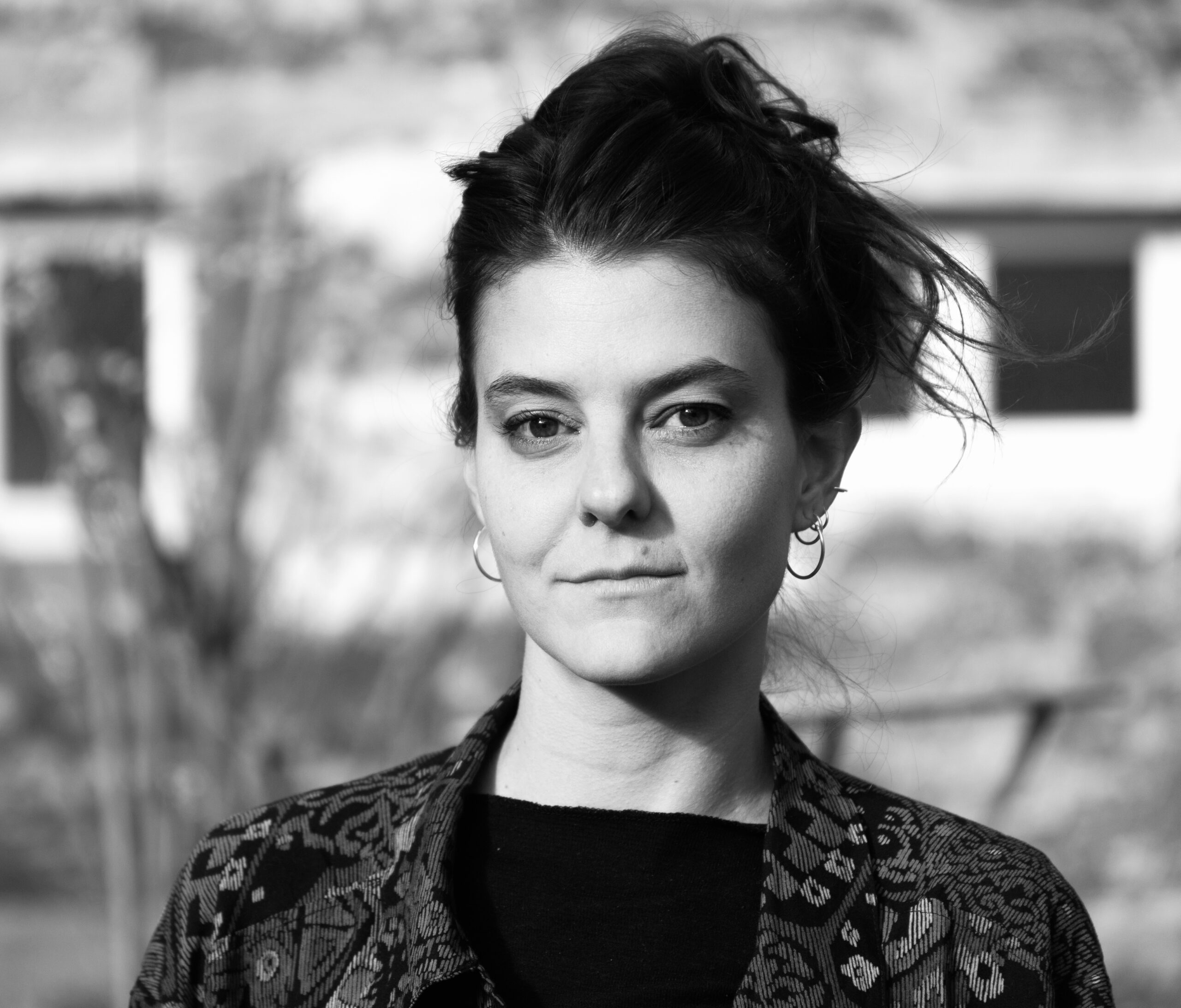 Keskustelu Lucía García Pullésin ja Kerstin Schrothin välillä teoksesta Mother Tongue